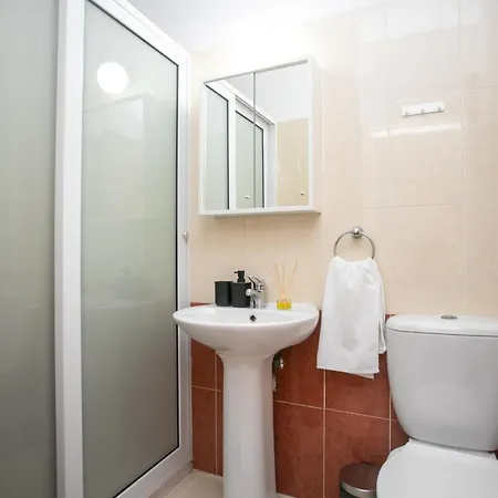 Palmove Makenzy Ria Larnaca