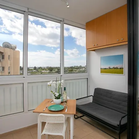 Palmove Makenzy Ria Larnaca