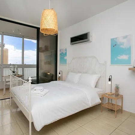 Palmove Makenzy Ria Larnaca