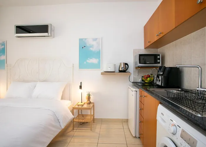 Palmove Makenzy Ria *